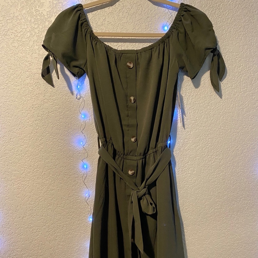 ✨Olive green cinched peasant mini button tie dress